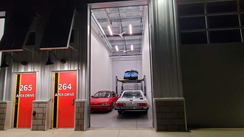 More Photos Of 264 Apex Dr, Pontiac Parking Garage For Sale