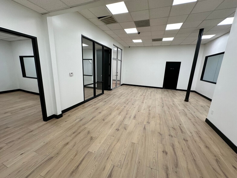 More Photos Of 11157 Ables Ln, Dallas Warehouse For Sale