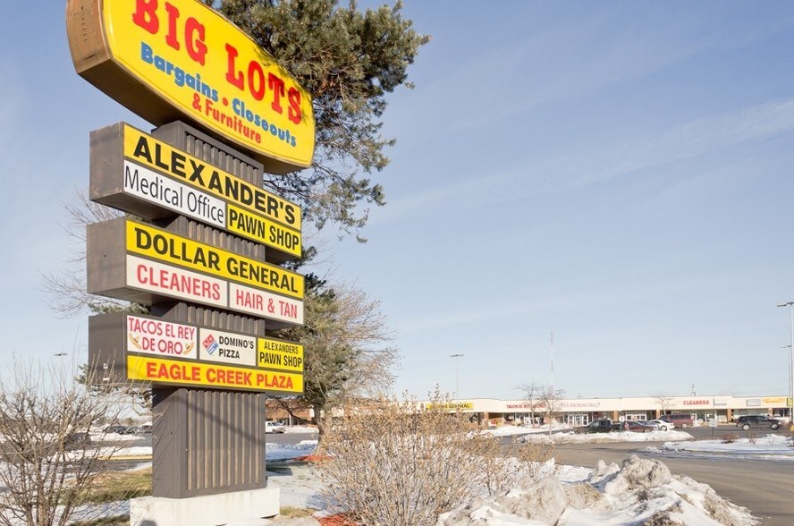 More Photos Of 300-400 W Rollins Rd, Round Lake Beach Storefront For Lease