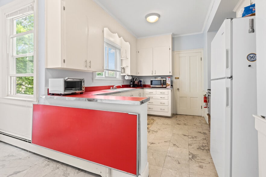 More Photos Of 145 Main St, Amesbury Specialty For Sale