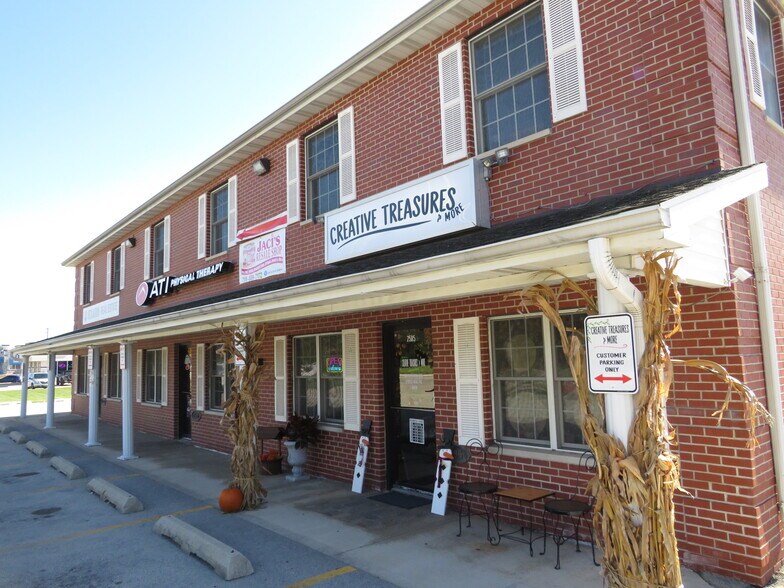 More Photos Of 2585 E Division St, Diamond Storefront Retail Office For Sale