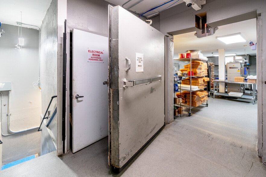 More Photos Of 711 W 8th St, Pueblo Manufacturing For Sale