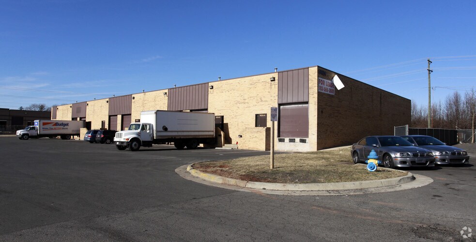 Primary Photo Of 9024 Euclid Ave, Manassas Warehouse For Lease