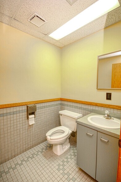 More Photos Of 509 Stillwells Corner Rd, Freehold Medical For Lease