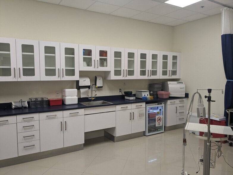 More Photos Of 2839 Carlisle Blvd NE, Albuquerque Unknown For Lease