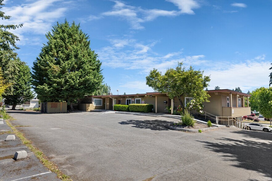 More Photos Of 14235-14237 Ambaum Blvd SW, Burien General Retail For Lease