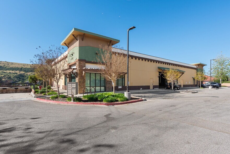 More Photos Of 28721 Canwood St, Agoura Hills Unknown For Lease