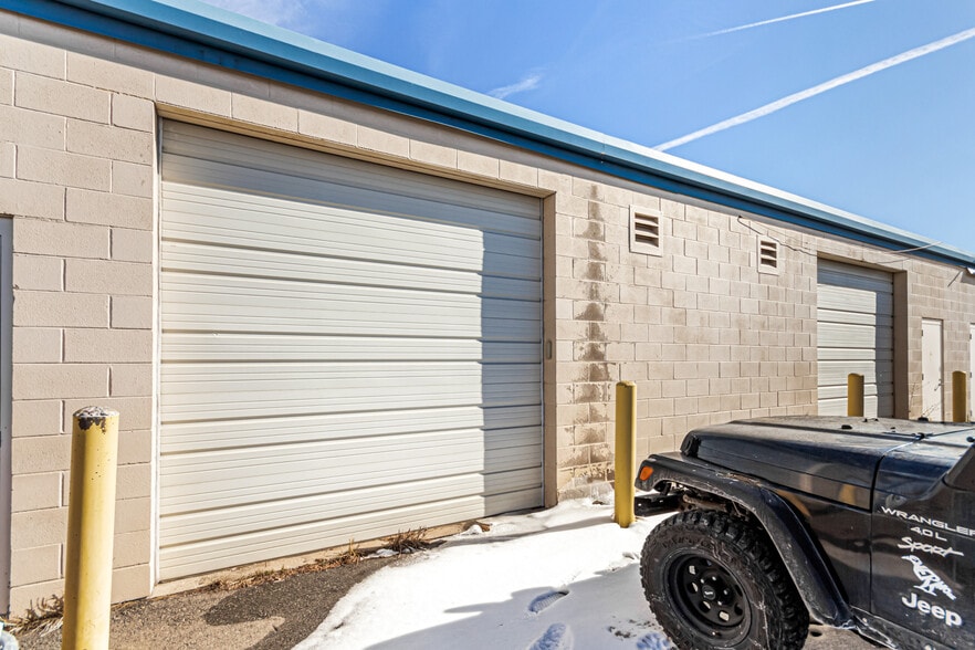 More Photos Of 374 Norfolk St, Aurora Warehouse For Sale