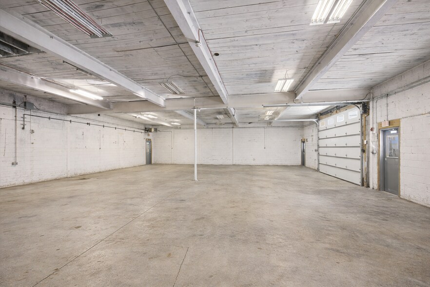 More Photos Of 210 Main St, Leicester Flex For Sale