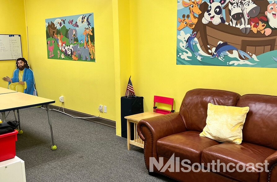 More Photos Of 3395-3405 NW Federal Hwy, Jensen Beach Freestanding For Sale