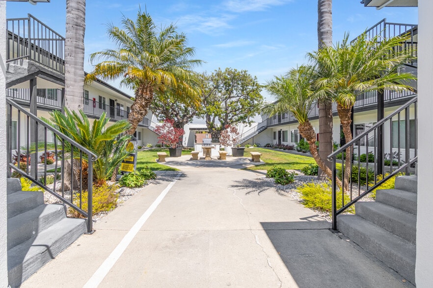 More Photos Of 1959-1961 Maple Ave, Costa Mesa Apartments For Sale