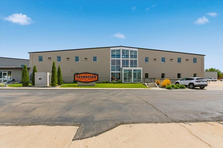 More Photos Of 3211 Nebraska Ave, Council Bluffs Warehouse For Lease