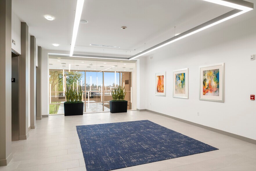 More Photos Of 5651 W Talavi Blvd, Glendale Office For Lease