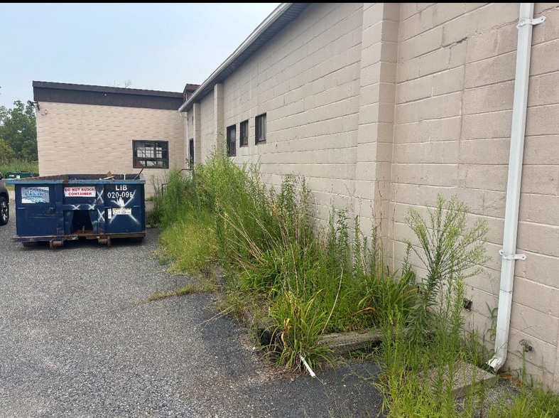 More Photos Of 21 Route 45, Mannington Flex For Sale
