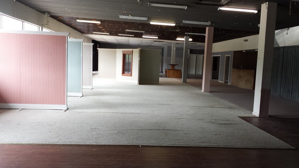 More Photos Of 304 W 70th St, Shreveport Freestanding For Lease