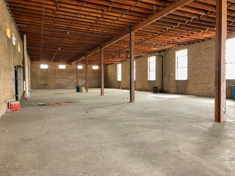 More Photos Of 1400 Main St, Baton Rouge Distribution For Sale