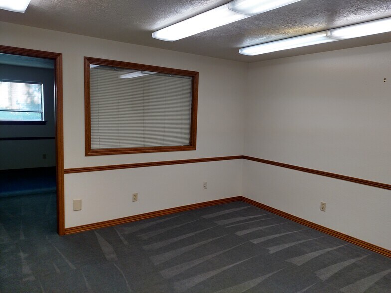More Photos Of 871-885 S Orem Blvd, Orem Office For Lease