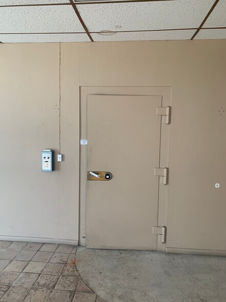 More Photos Of 953 E Sahara Ave, Las Vegas Storefront For Lease