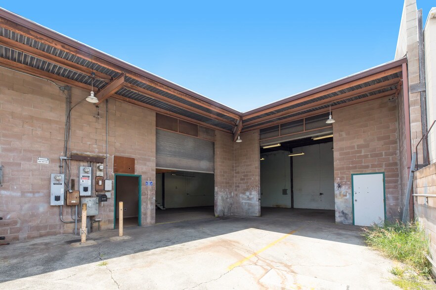 More Photos Of 1125 N King St, Honolulu Storefront Retail Office For Lease