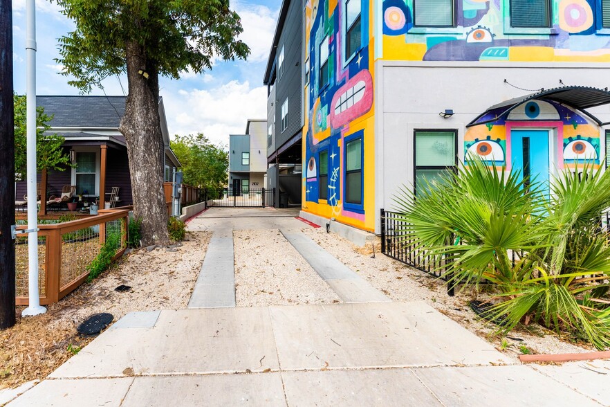 More Photos Of 811 Montana St, San Antonio Apartments For Sale