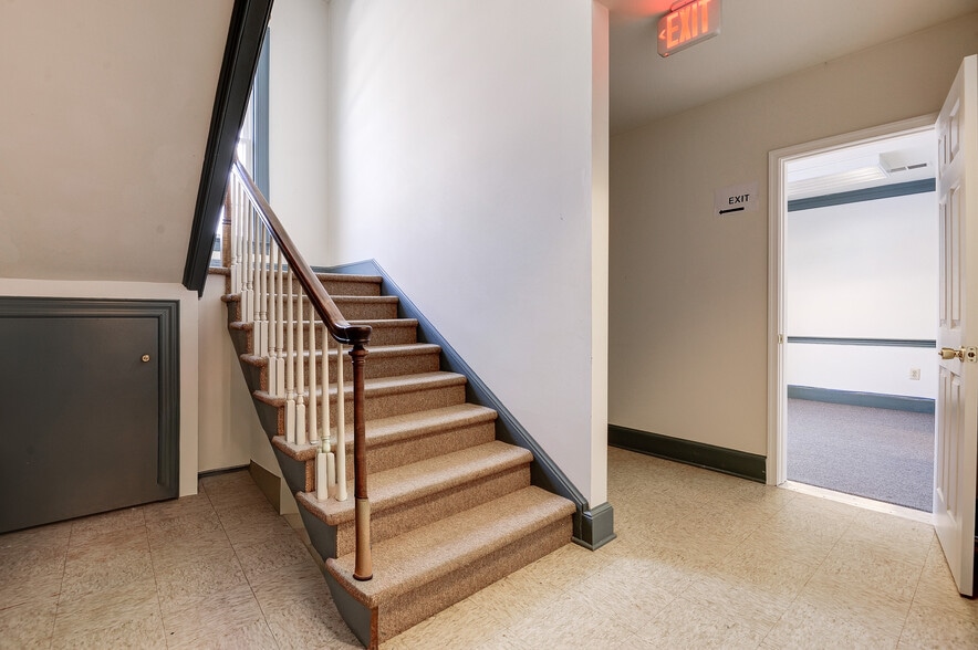 More Photos Of 13000 Harbor Dr, Woodbridge Office For Lease