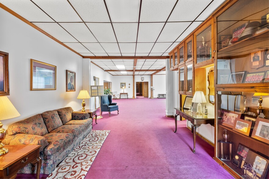 More Photos Of 1401 S Fant St, Anderson Funeral Home For Sale