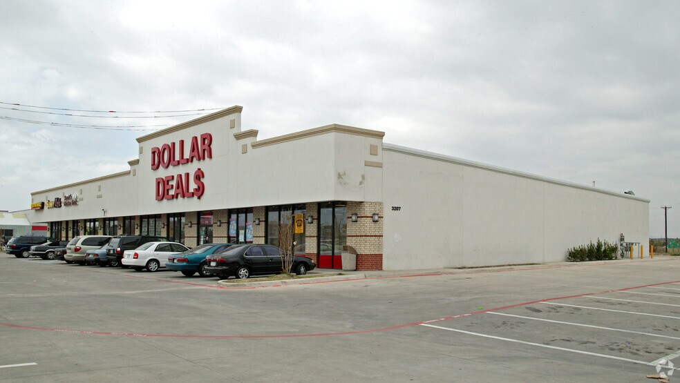 More Photos Of 3207 Kirnwood Dr, Dallas Storefront For Sale