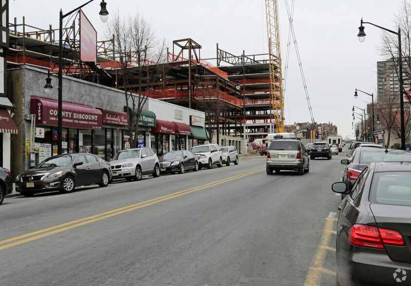 More Photos Of 665 Anderson Ave, Cliffside Park Storefront Retail Office For Lease