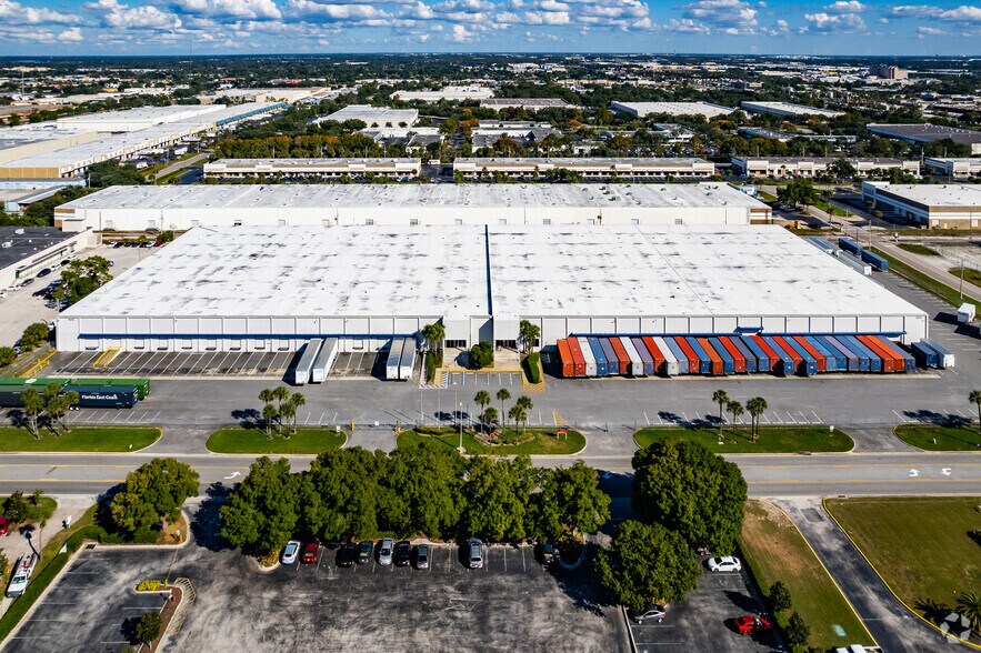 More Photos Of 7575 Chancellor Dr, Orlando Distribution For Lease