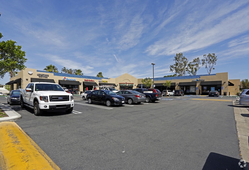 Primary Photo Of 22972 Moulton Pky, Laguna Hills Storefront For Lease