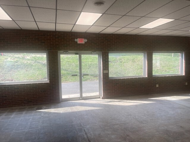 More Photos Of 2121 Roanoke Blvd, Salem Light Distribution For Lease