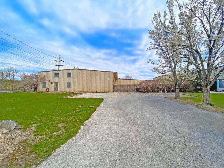 Primary Photo Of 1247 Belgrove Dr, Bellefontaine Neighbors Warehouse For Sale