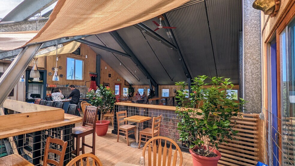 More Photos Of 711 NW 2nd Ct, Newport General Retail For Sale