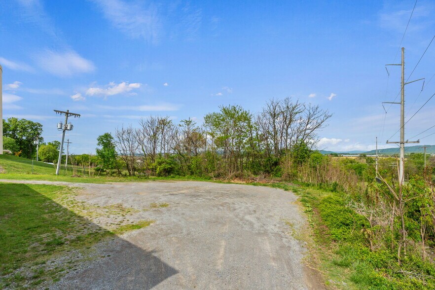 More Photos Of 13963 Timber Way, Timberville Office For Lease
