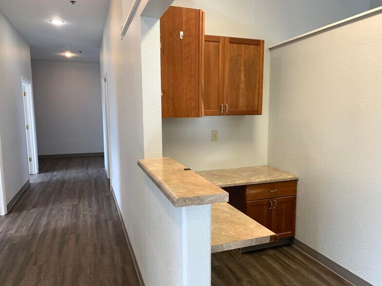 More Photos Of 2347-2359 Silvernail Rd, Pewaukee Restaurant For Lease