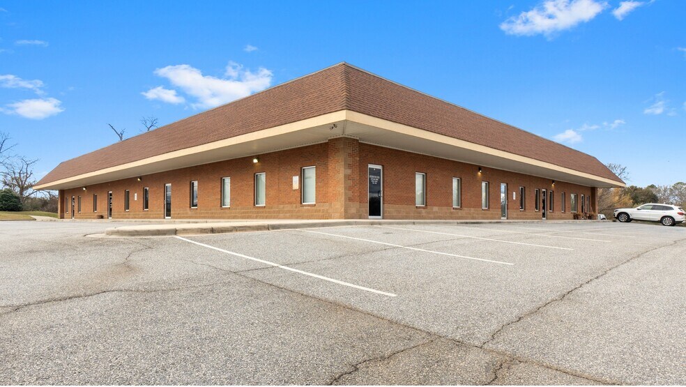 More Photos Of 922 E Jefferson St, Americus Medical For Lease