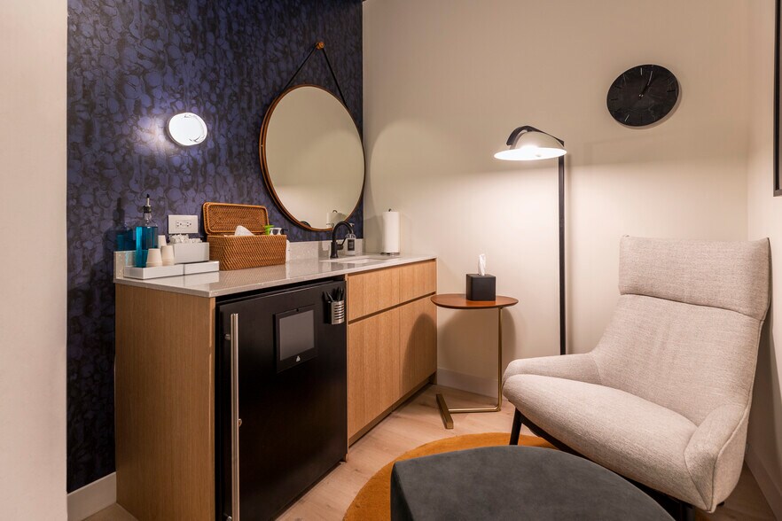 More Photos Of 24 E Washington St, Chicago Coworking Space