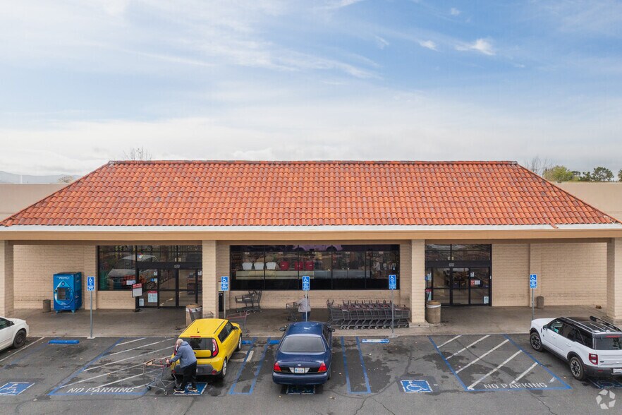 More Photos Of 15757 Main St, Hesperia Supermarket For Lease