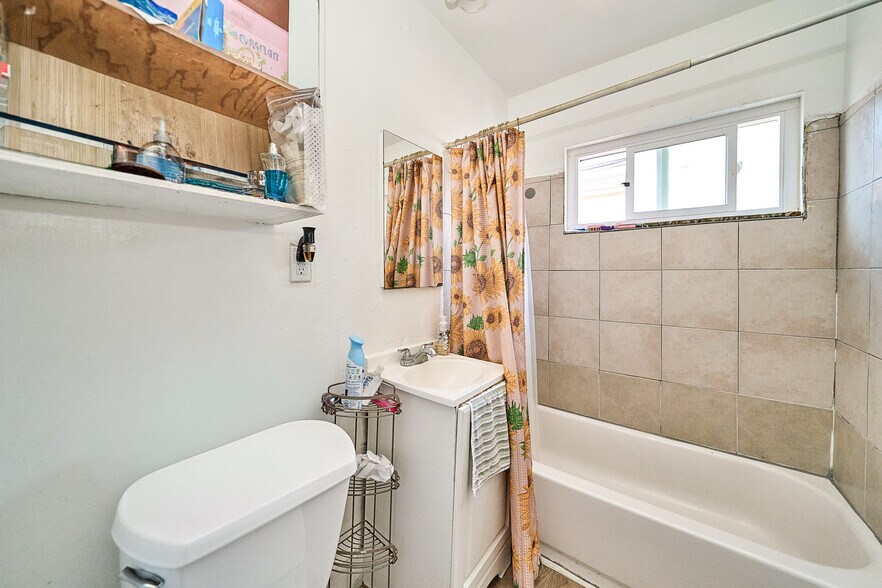 More Photos Of 2001 W Myrtle St, Santa Ana Apartments For Sale