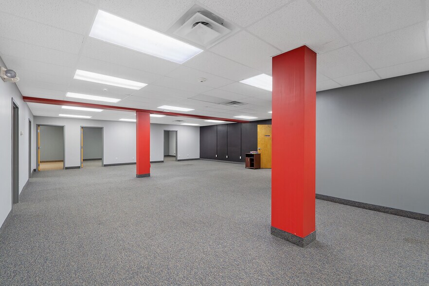 More Photos Of 34 Wright Ave, Auburn Truck Terminal For Sale