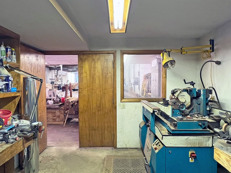 More Photos Of 9711 Perry Hwy, Waterford Warehouse For Sale