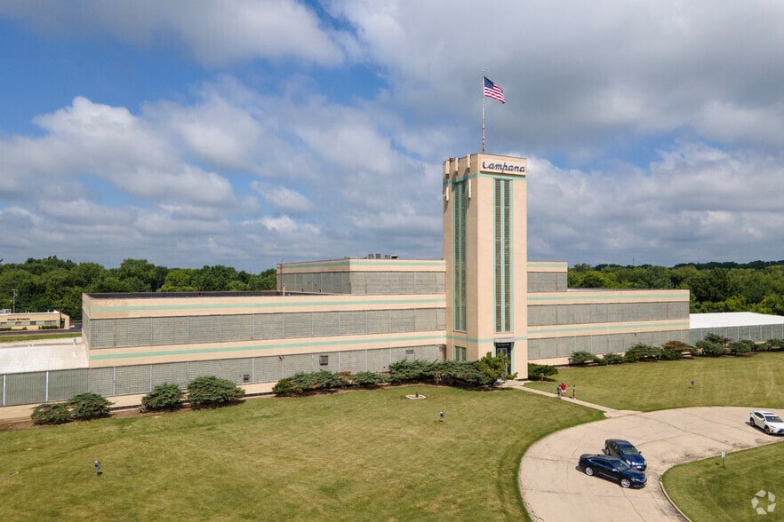 More Photos Of 901 N Batavia Ave, Batavia Showroom For Lease