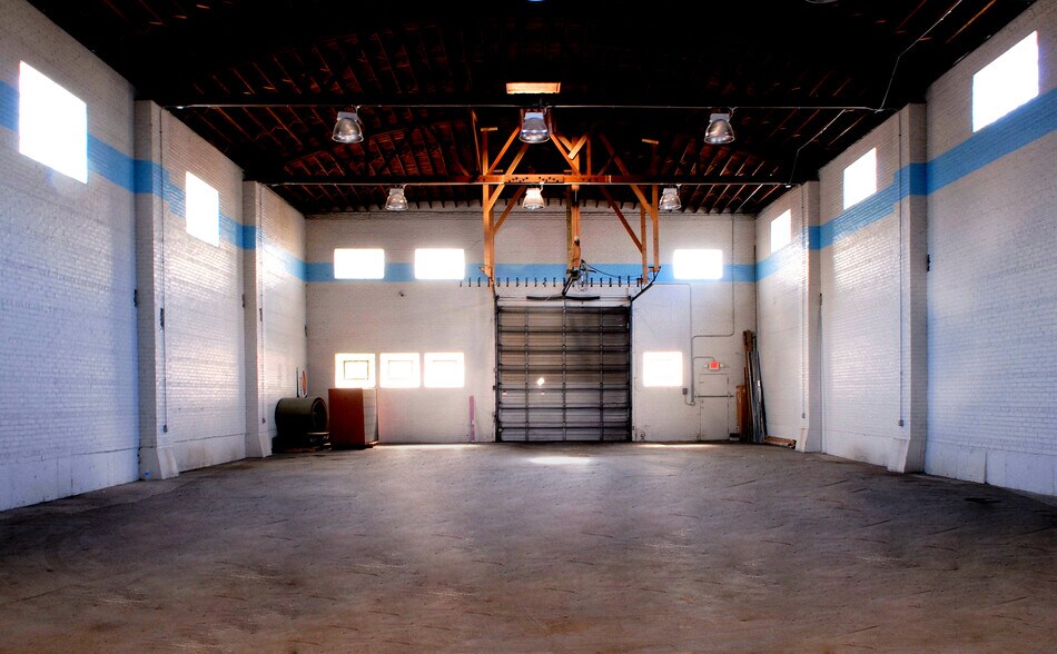 More Photos Of 945 W Lake St, Chicago Warehouse For Lease