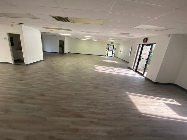 More Photos Of 13555 Automobile Blvd, Clearwater Medical For Lease