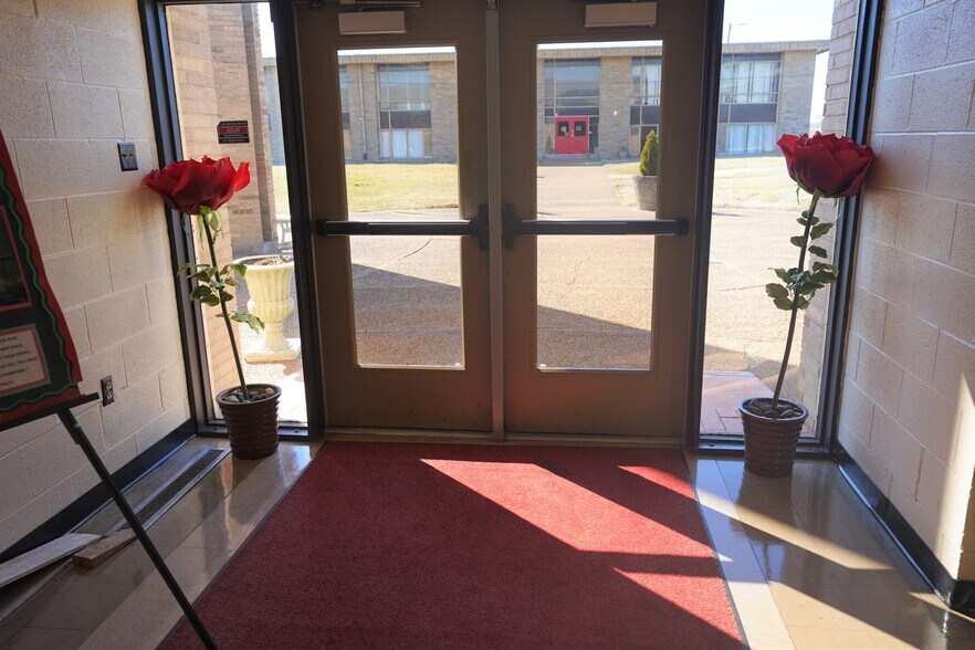 More Photos Of 206 Emerling Dr, Saint Louis Religious Facility For Sale