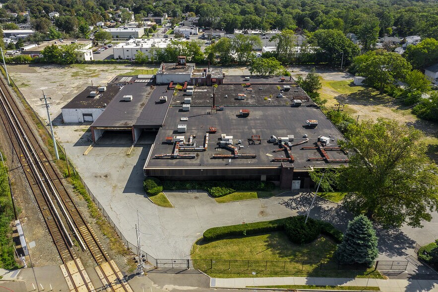 Primary Photo Of 386 Oakwood Rd, Huntington Station Warehouse For Sale