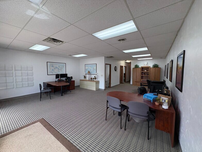 More Photos Of 5604 W 41st St, Sioux Falls Office For Sale