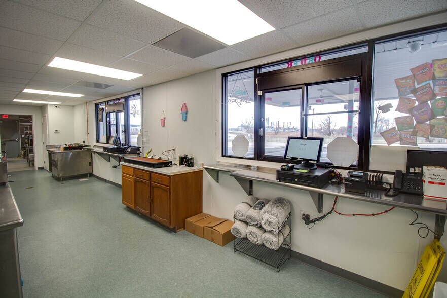 More Photos Of 711 S Central Ave, Roxana General Retail For Sale