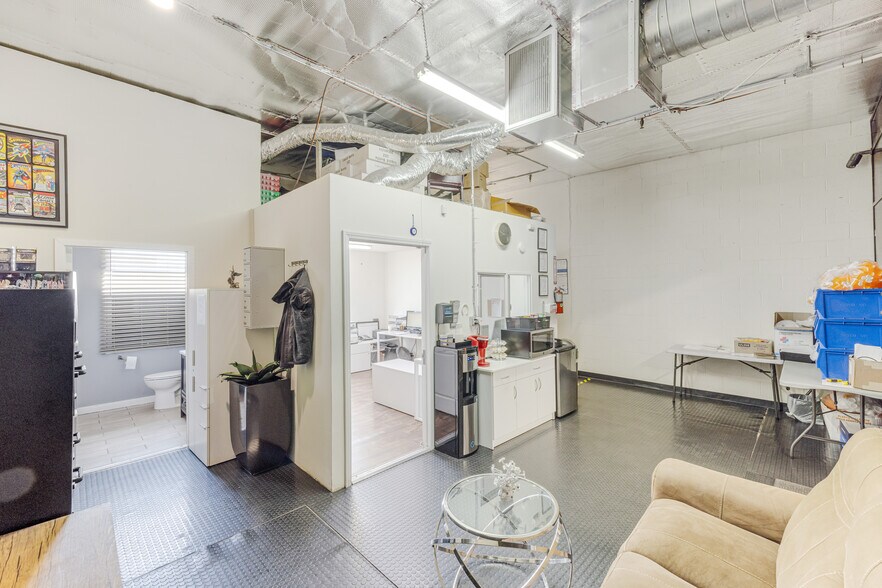 More Photos Of 3210 N San Fernando Blvd, Burbank Warehouse For Sale