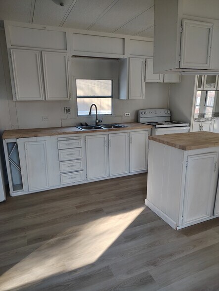 More Photos Of 1055 Country Manor Ln, Elberton Manufactured Housing Mobile Home Park For Sale